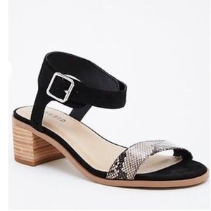 Torrid 10W snakeskin block sandals